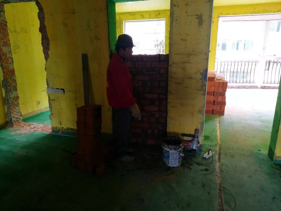 南京龍蟠花苑90㎡現(xiàn)代輕奢--老房升級改造，變身時尚精致家！24拆砌工程