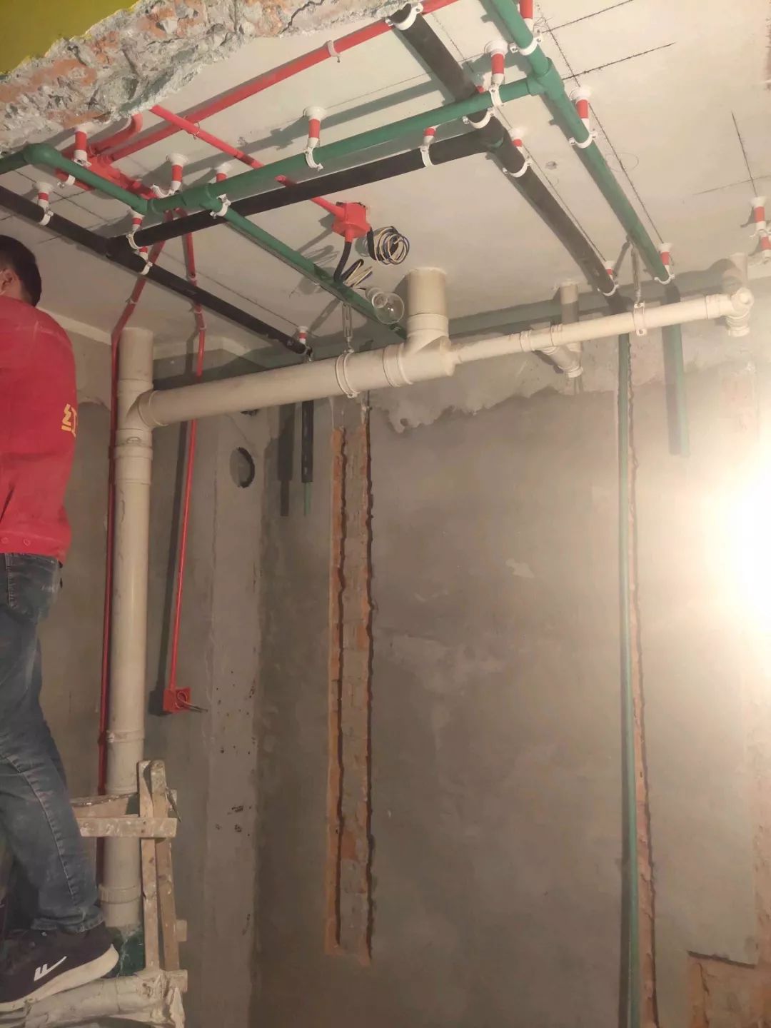 南京龍蟠花苑90㎡現(xiàn)代輕奢--老房升級改造，變身時尚精致家！28水電施工