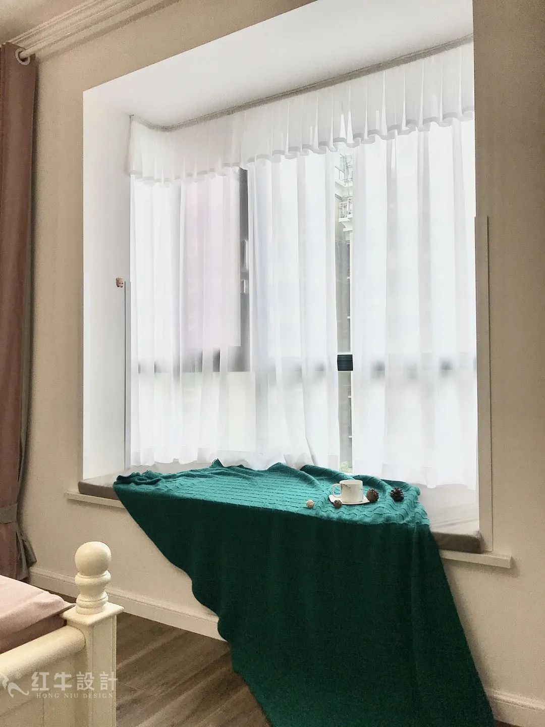 最美畢業(yè)照 ⑥--簡(jiǎn)美不一定是深色系，也可以這樣清爽哦！09飄窗