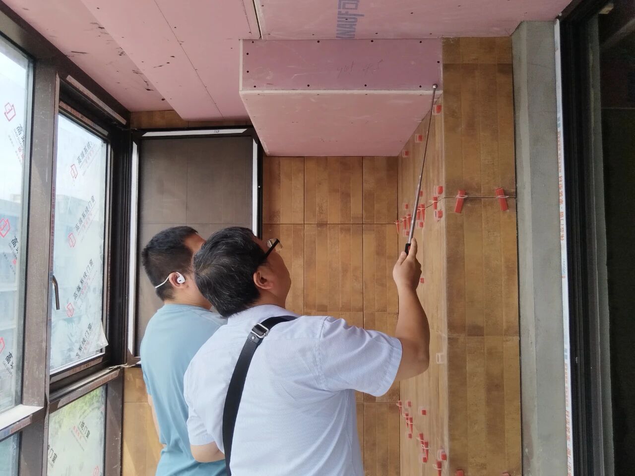 九月秋意漸濃，南京紅牛裝飾工地巡檢步履不停，只為兌現(xiàn)品質(zhì)承諾！