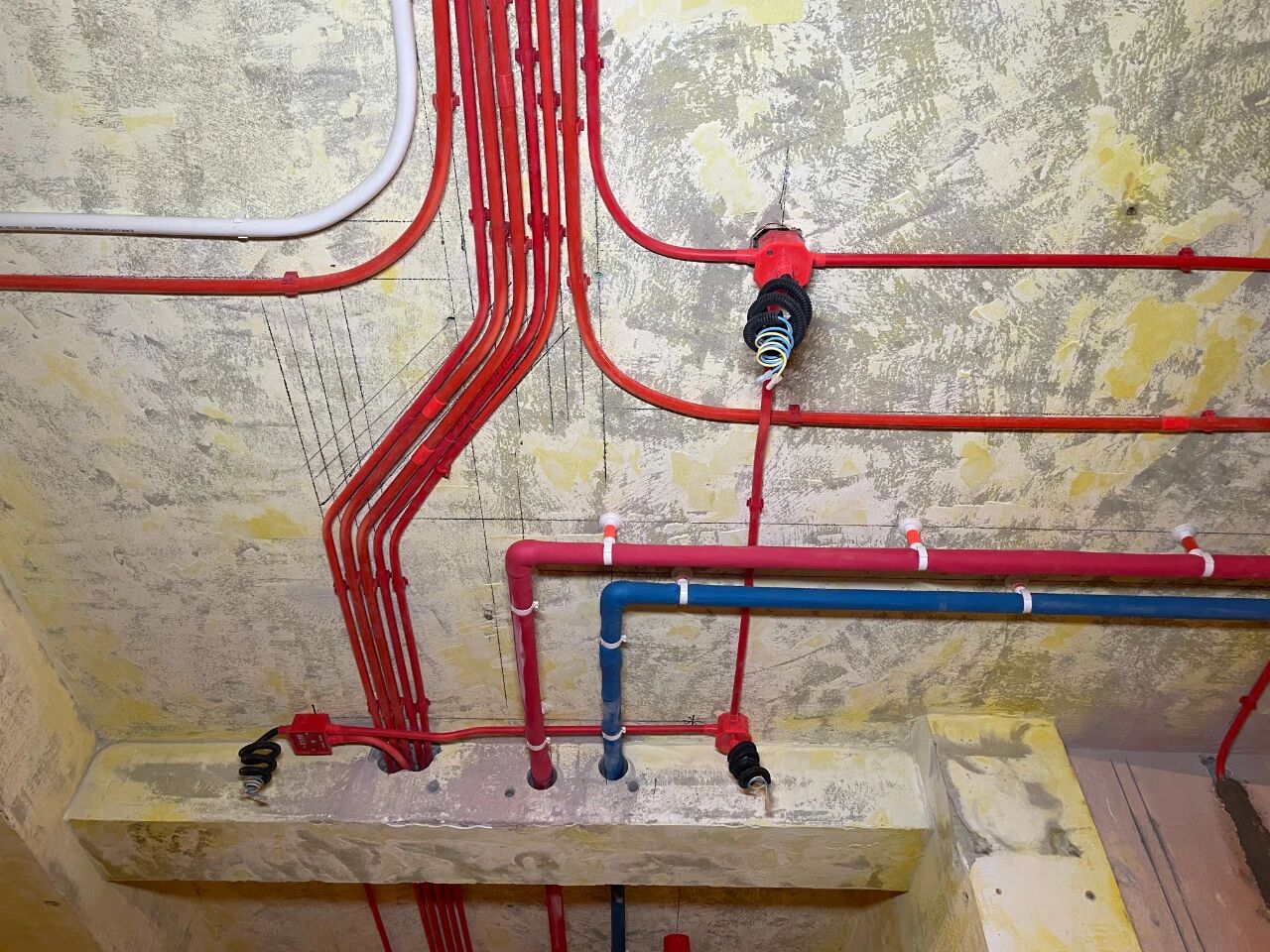 南京比較靠譜的裝修公司？南京紅牛裝飾裝修寶典：新房裝修好多久可以入?。筷P(guān)鍵在于……