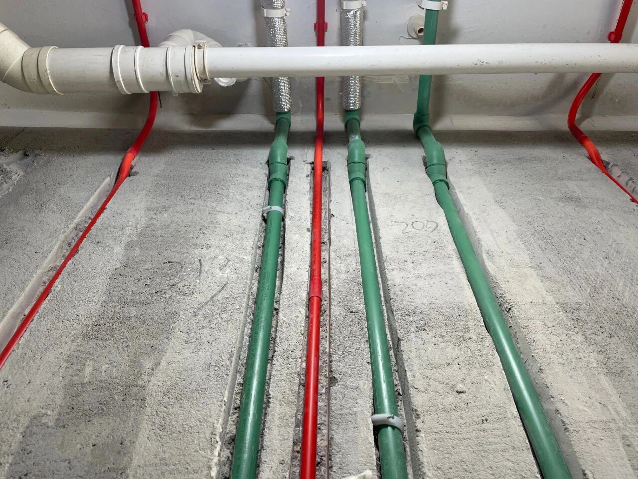 南京比較靠譜的裝修公司？南京紅牛裝飾裝修寶典：新房裝修好多久可以入?。筷P(guān)鍵在于……