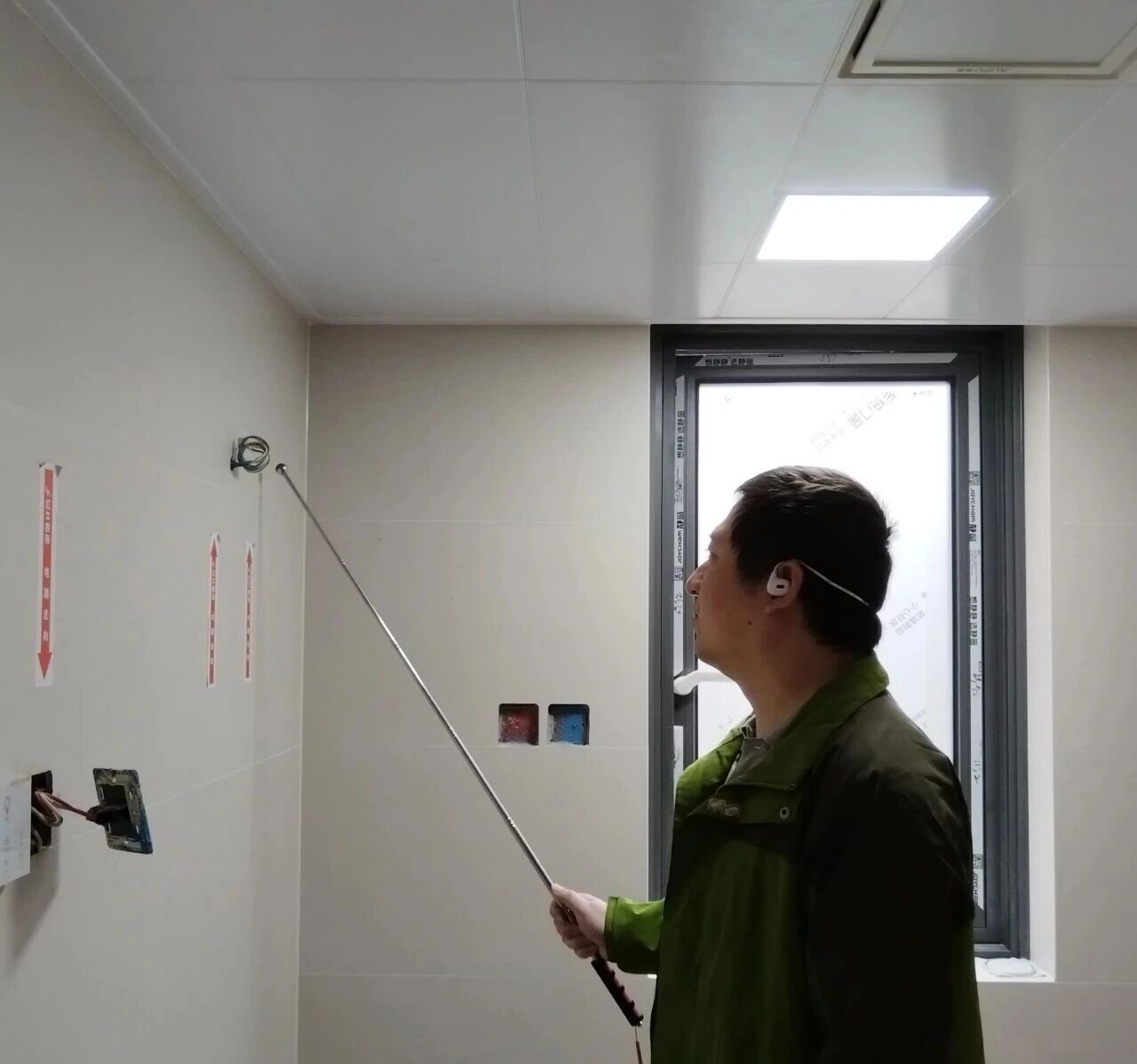 南京裝修公司紅牛裝飾工地突擊巡檢：一厘一毫堅(jiān)守品質(zhì)，一心一意守護(hù)新家！