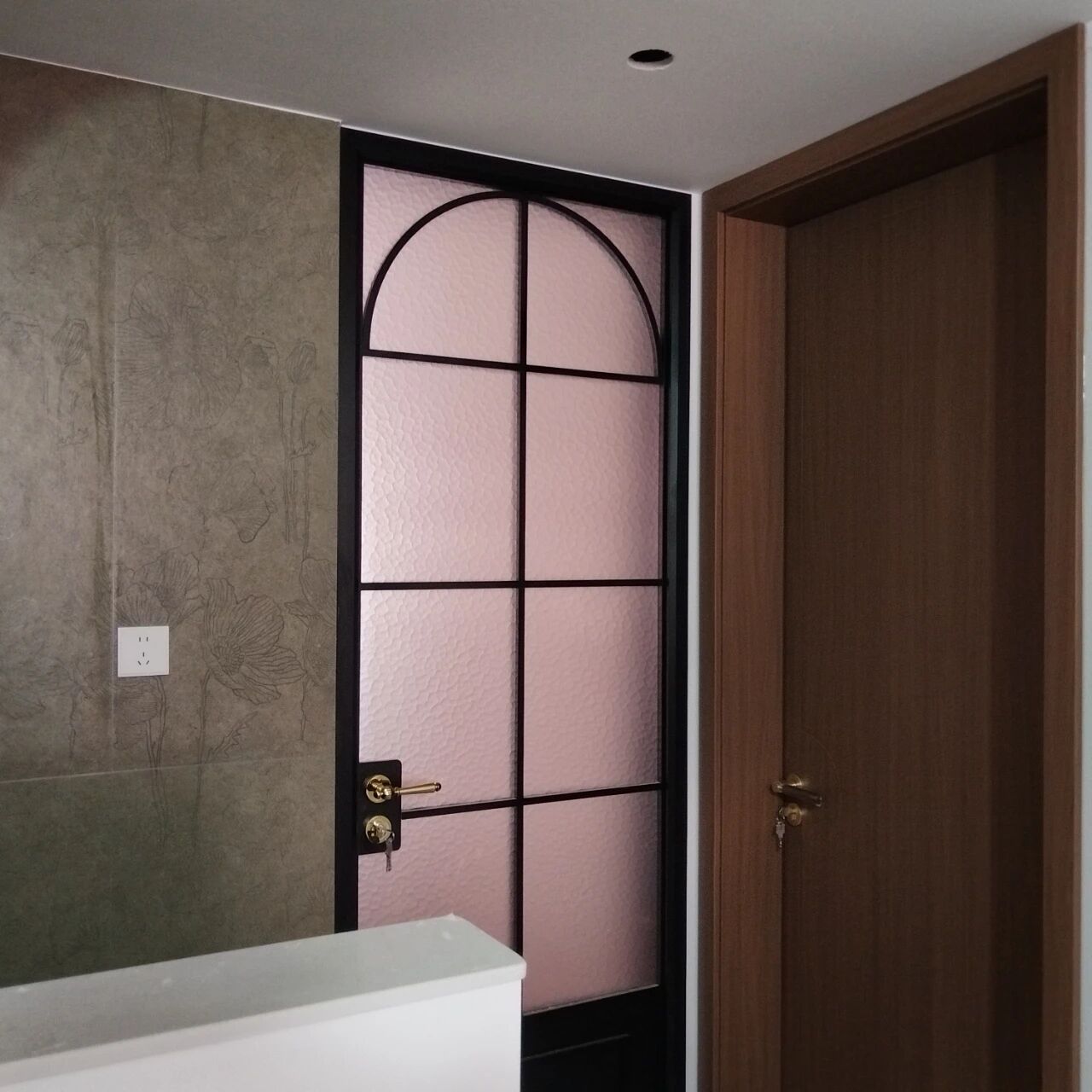 南京裝修公司紅牛裝飾工地突擊巡檢：一厘一毫堅(jiān)守品質(zhì)，一心一意守護(hù)新家！