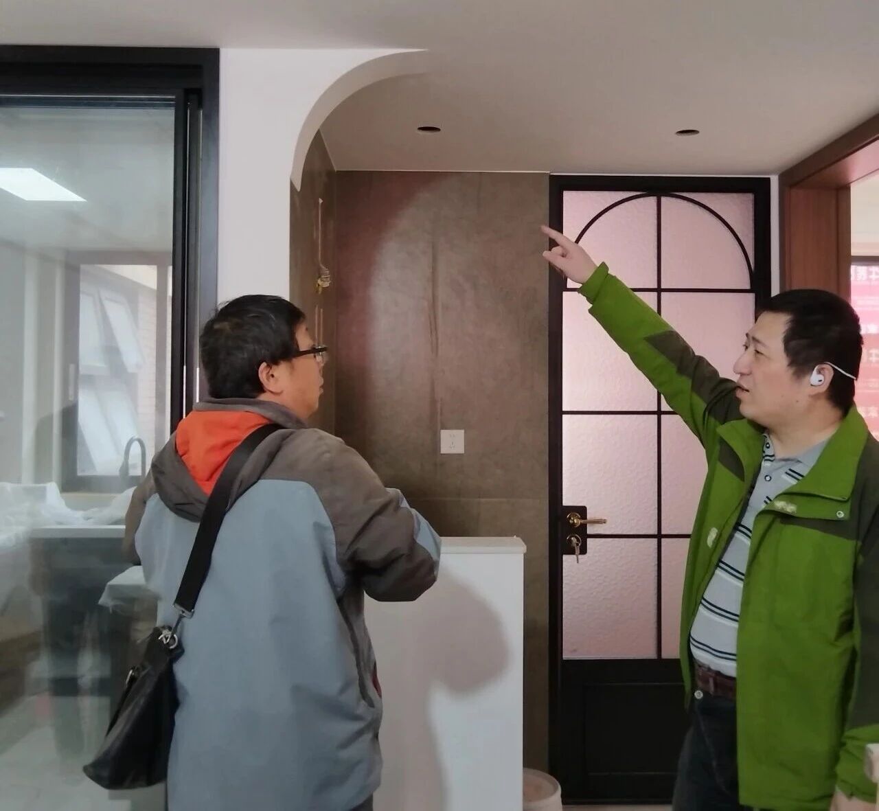 南京裝修公司紅牛裝飾工地突擊巡檢：一厘一毫堅(jiān)守品質(zhì)，一心一意守護(hù)新家！